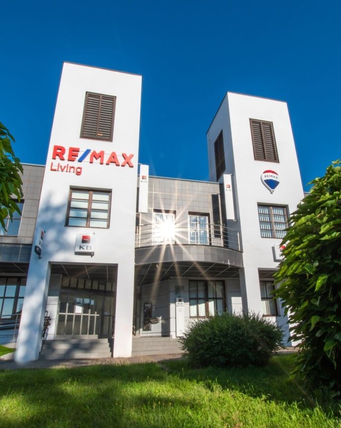 RE/MAX Living