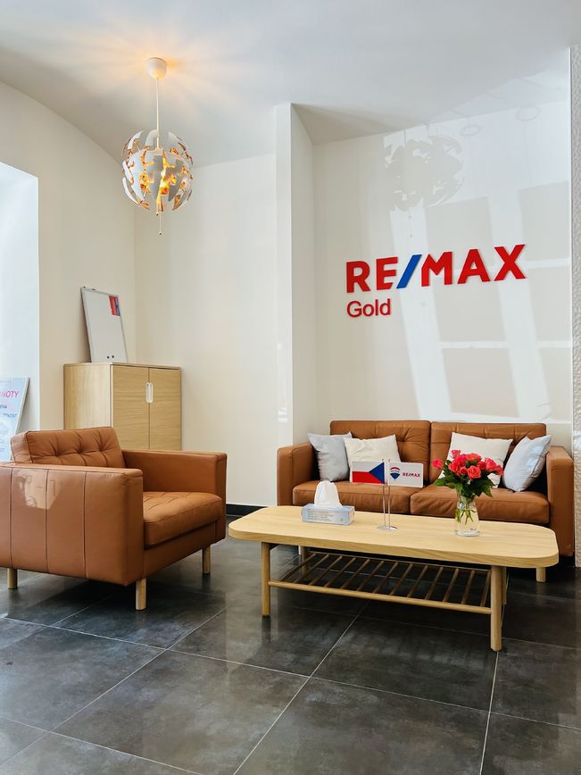 RE/MAX Gold 2