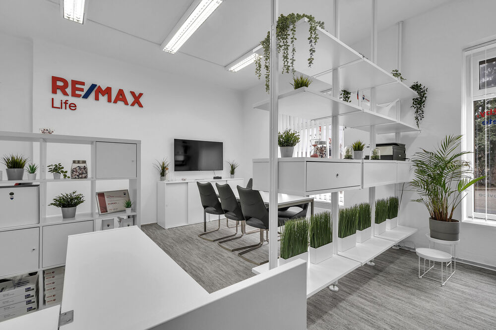 Realitní kancelář RE/MAX Life -, Milovice