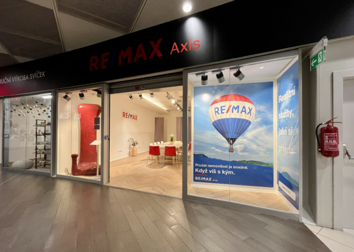 RE/MAX Axis