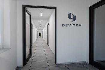 chodba - Výstavba bytového domu v Ševětíně - projekt DEVÍTKA