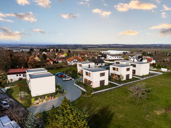 Developerský projekt Hůry u Českých Budějovic - 7 rodinných domů na klíč, s 2 park. stáními, dokončeným interiérem, exteriérem a mnoho dalšího...