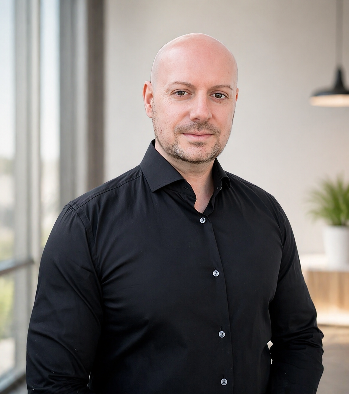 Ať už prodáváte dům, hledáte byt, nebo chcete investovat do nemovitosti – rád vám pomohu najít to nejlepší řešení.