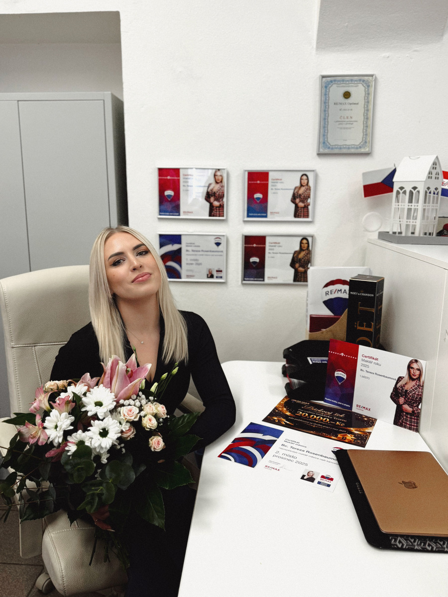 průběžné umisťování na prvních příčkách měsíčního hodnocení roku 2025