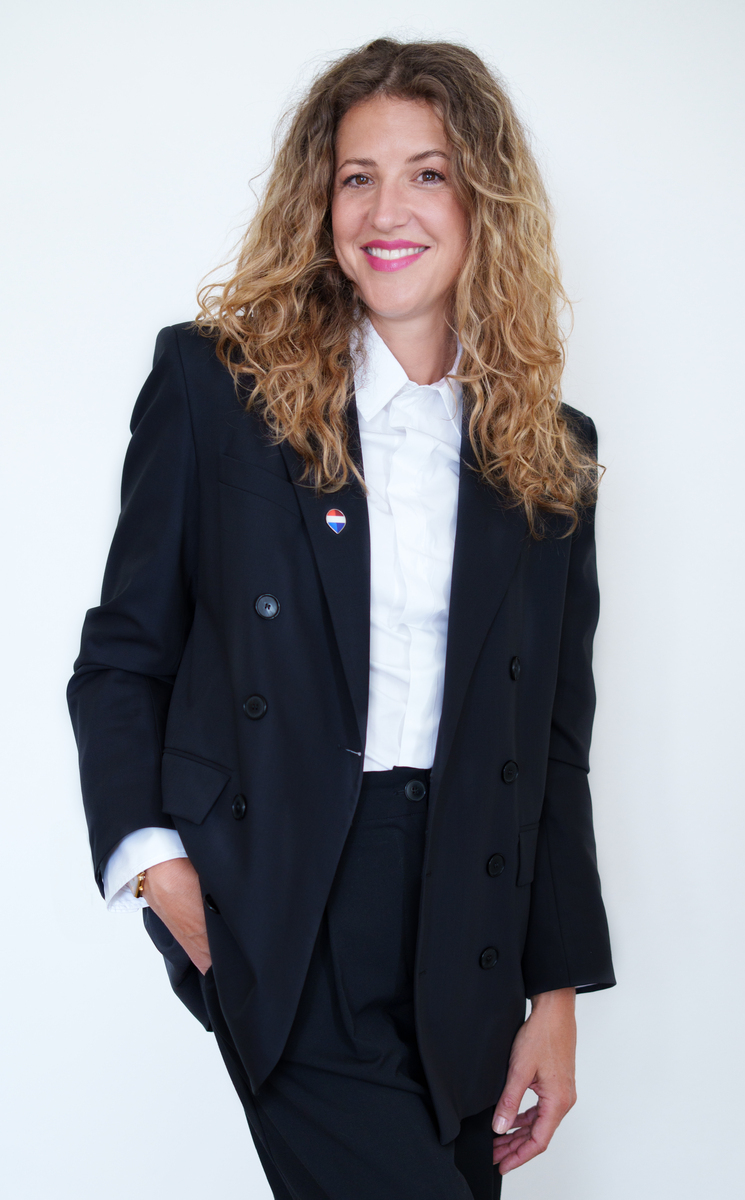 Makléřka REMAX Delux