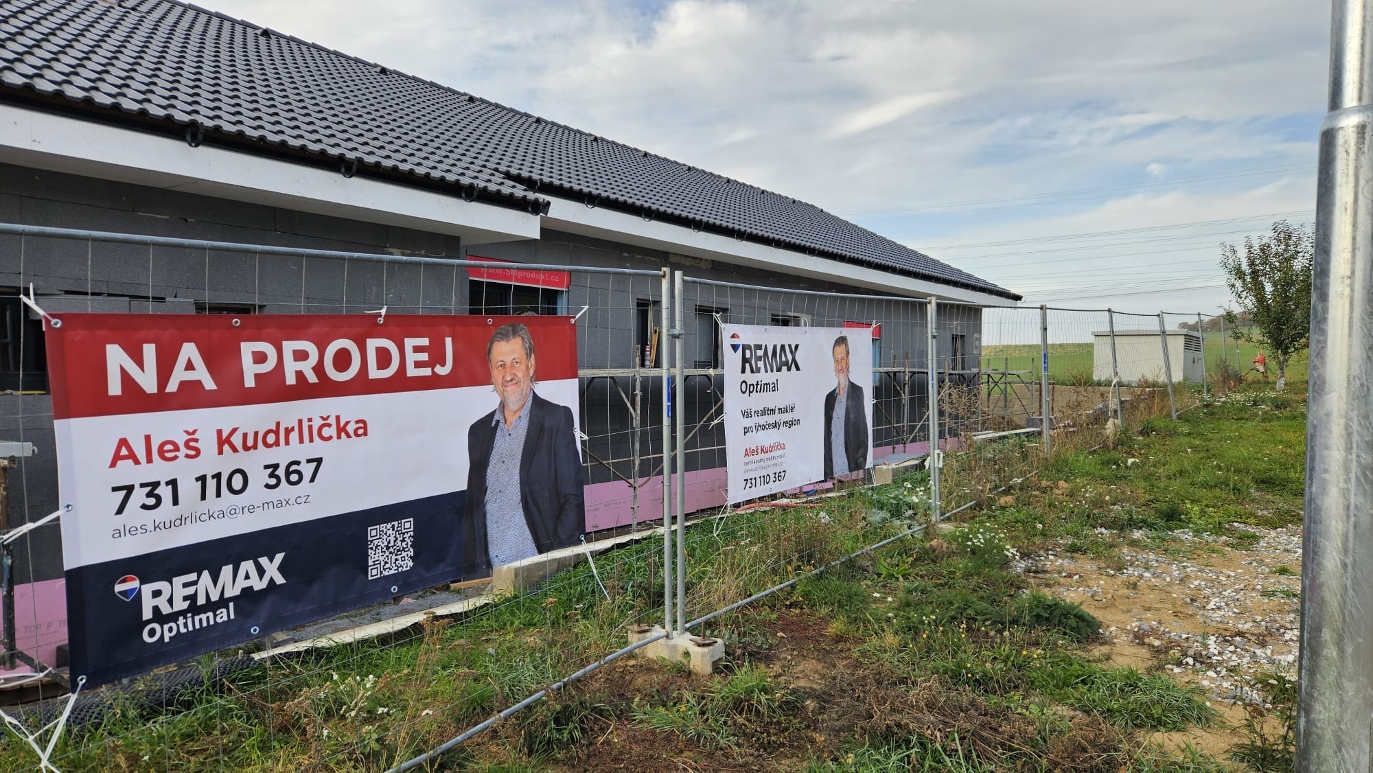 Domy Cerhonice rostou před očima