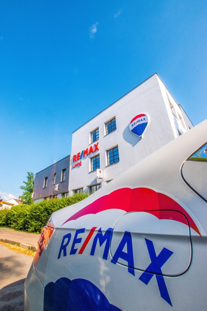 Realitní kancelář RE/MAX Living se řídí etickým kodexem a obchodními podmínkami RE/MAX ČR