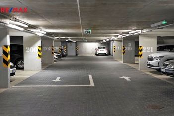 Pronájem garáže 30 m², Králův Dvůr