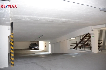 Pronájem garáže 30 m², Králův Dvůr