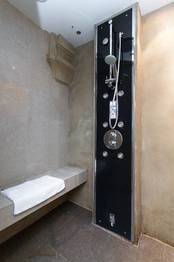 Koupelna s parní lázní - Pronájem bytu 3+1 v osobním vlastnictví 96 m², Praha 1 - Staré Město