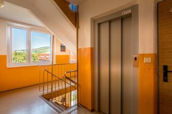 výtah - Prodej bytu 3+1 v osobním vlastnictví 83 m², Lovosice