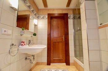 Koupelna 1 - Prodej bytu 3+kk v osobním vlastnictví 155 m², Praha 1 - Malá Strana