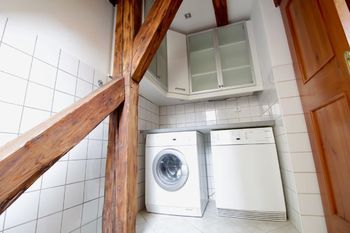 Pracovní místnost s pračkou a sušičkou - Prodej bytu 3+kk v osobním vlastnictví 155 m², Praha 1 - Malá Strana