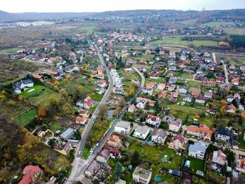 Prodej pozemku 2130 m², Praha 5 - Lipence
