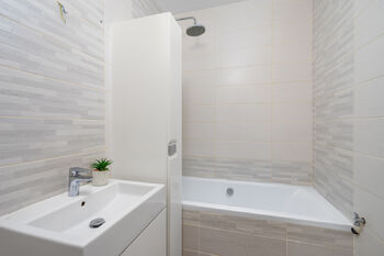 Prodej bytu 4+kk v osobním vlastnictví 74 m², Praha 6 - Řepy