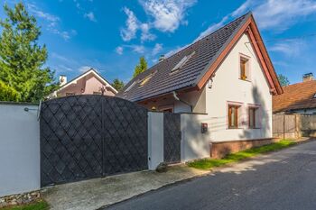 uliční pohled na residenci - Prodej domu 388 m², Řepín