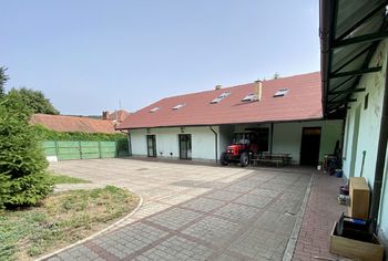 Prodej domu 800 m², Záhorovice