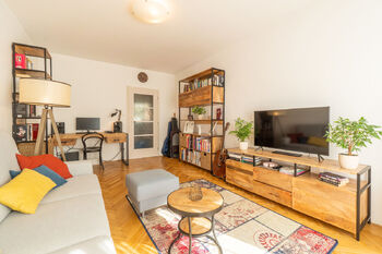 Prodej bytu 2+1 v osobním vlastnictví 60 m², Praha 5 - Smíchov