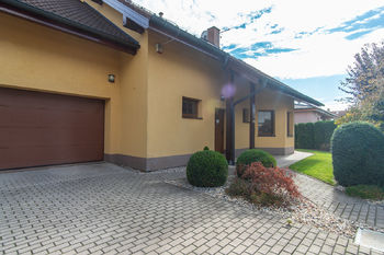 Prodej domu 255 m², Šestajovice