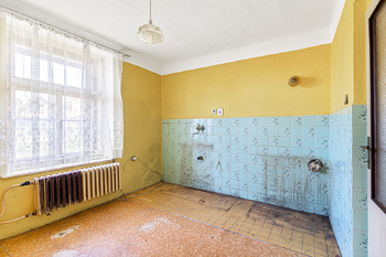 kuchyně - Prodej domu 71 m², Týnec nad Sázavou