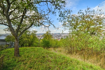 Prodej pozemku 1192 m², Brno