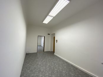 kancelář 1 - Pronájem kancelářských prostor 33 m², Plzeň