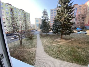 pohled z okna - Prodej bytu 1+kk v osobním vlastnictví 21 m², Plzeň