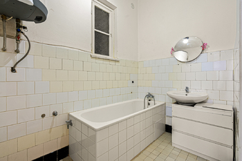 Koupelna - Prodej bytu 2+1 v osobním vlastnictví 96 m², Praha 7 - Holešovice