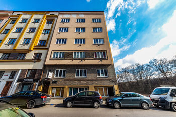 Prodej nájemního domu 1400 m², Plzeň