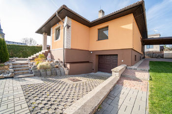 Prodej domu 218 m², Plaňany