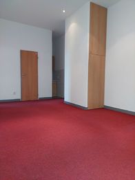 Chodba. - Pronájem kancelářských prostor 182 m², Praha 3 - Žižkov