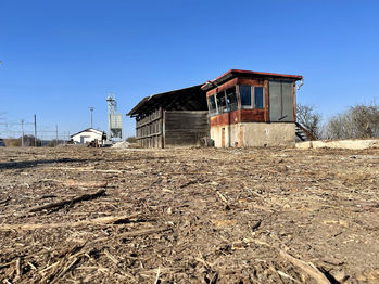 Budova na pozemku - Prodej pozemku 3788 m², Kozlov