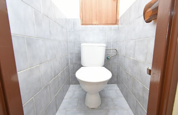 Samostatná toaleta. - Prodej bytu 4+1 v osobním vlastnictví 72 m², Praha 8 - Karlín