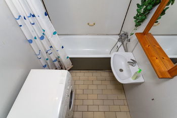 Koupelna - Prodej bytu 4+kk v osobním vlastnictví 84 m², Praha