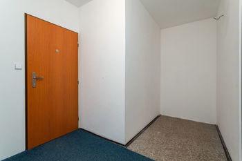 Vstupní hala - Prodej bytu 4+kk v osobním vlastnictví 84 m², Praha