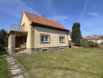 pohled na dům - Prodej domu 191 m², Hostouň 