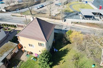 pohled na dům z ptačí perspektivy - Prodej domu 138 m², Úvaly