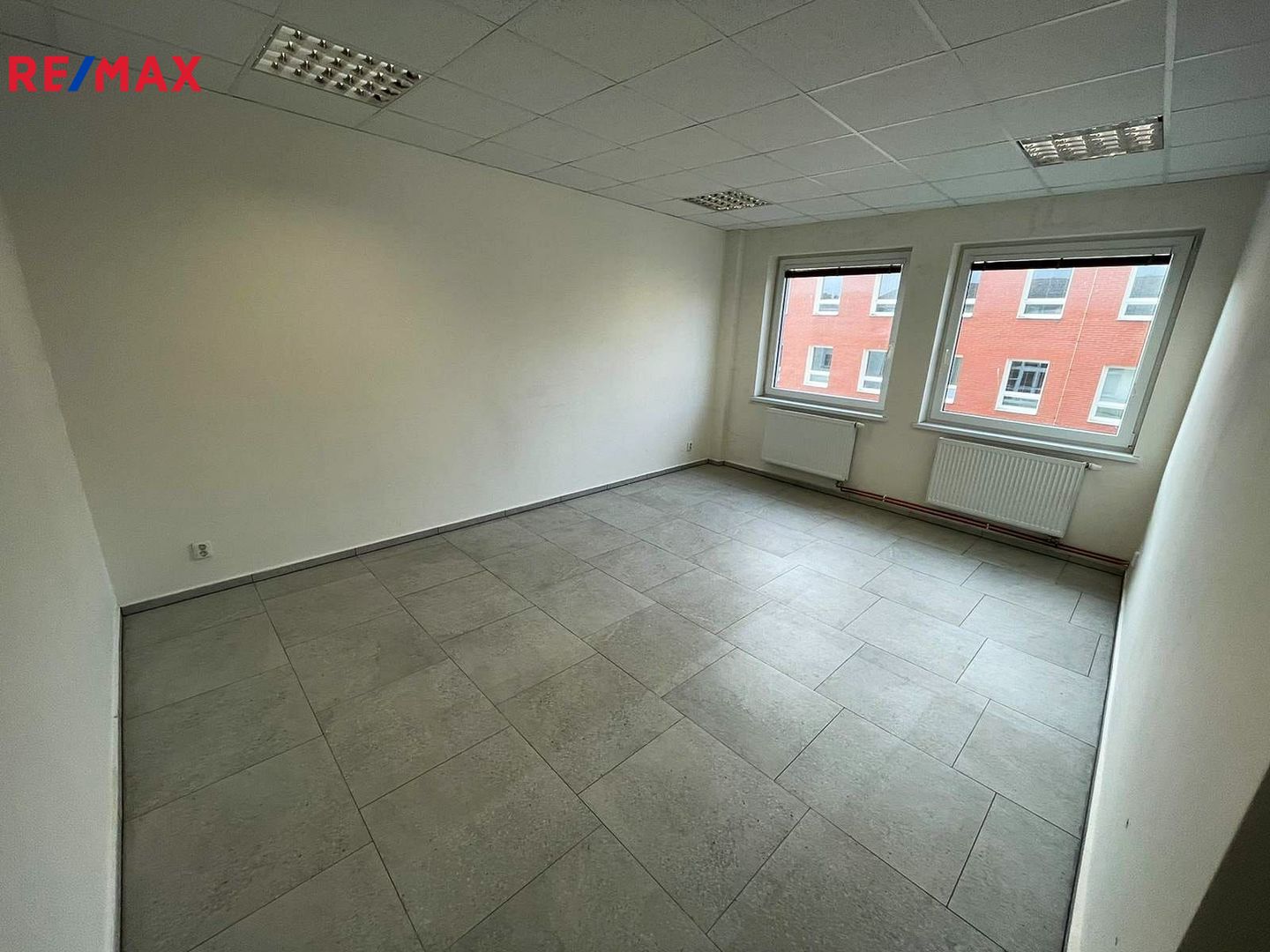 Pronájem komerčního prostoru (kanceláře), 21 m2, Hodonín