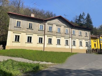 Prodej nájemního domu 1000 m², Praha 8 - Bohnice (
