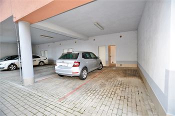 parkovací místo + druhý sklep ... - Pronájem bytu 2+kk v osobním vlastnictví 66 m², Jihlava