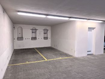 Pronájem garážového stání 16 m², Praha 2 - Vinohrady