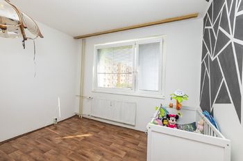 Dětský pokoj - Prodej bytu 3+1 v osobním vlastnictví 75 m², Jirkov