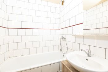 Koupelna - Prodej bytu 3+1 v osobním vlastnictví 75 m², Jirkov