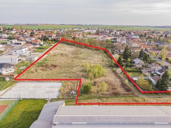 Prodej pozemku 17000 m², Radonice