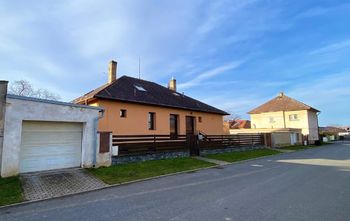 Prodej domu 334 m², Jirny (ID 114-NP08143)