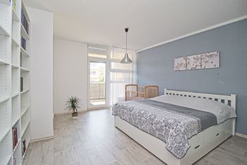 ložnice - Prodej bytu 3+kk v osobním vlastnictví 82 m², Plzeň
