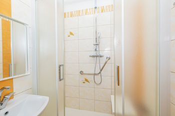Koupelna - Prodej bytu 3+1 v osobním vlastnictví 71 m², Slaný