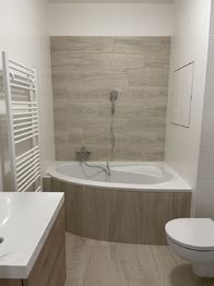 Koupelna - Pronájem bytu 2+kk v osobním vlastnictví 54 m², Benátky nad Jizerou