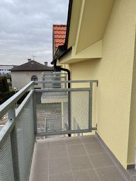 Balkon u obývacího pokoje - Pronájem bytu 2+kk v osobním vlastnictví 54 m², Benátky nad Jizerou