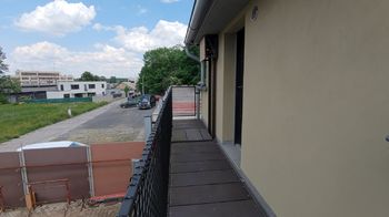 Vstup do 2 NP - Prodej skladovacích prostor 64 m², Kralupy nad Vltavou